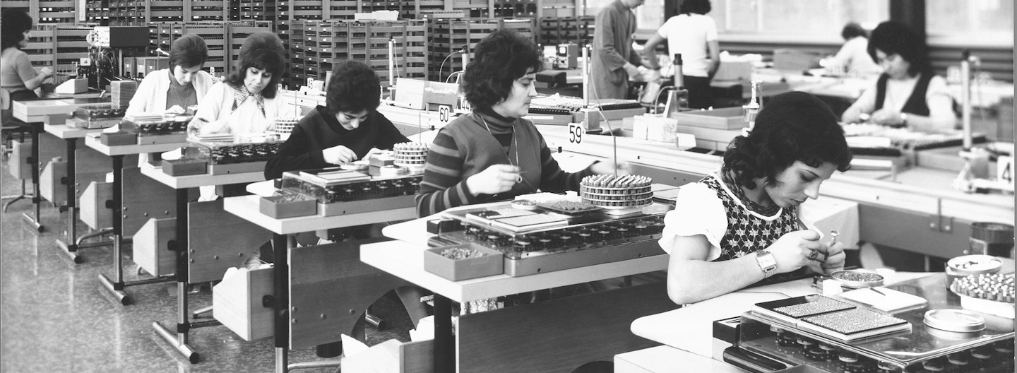 EAO History (picture white/black)