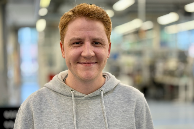 Simone, Financial Controller